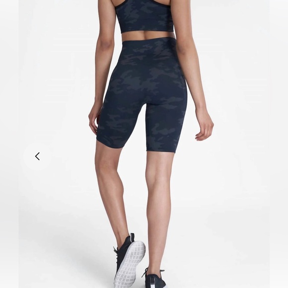 Spanx Look at Me Now Bike Shorts in black Camo Medium, Spanx Biker Shorts - Picture 2 of 10